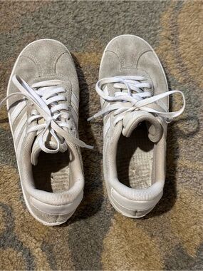 ⭐️ girls Adidas tennis shoes